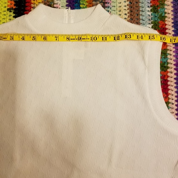 Montgomery Ward Women's Sleeveless shell - Picture 6 of 7